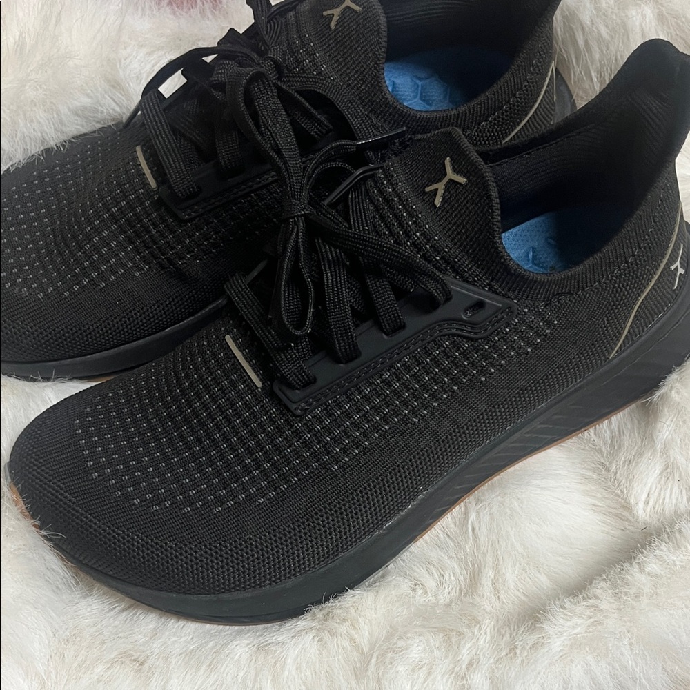 Women's Black Lightweight Knit Sneakers - Everyday Comfort
